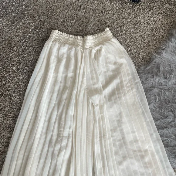 Japna Cream Pleated Extra-Wide Flowy Pants - Picture 4 of 13